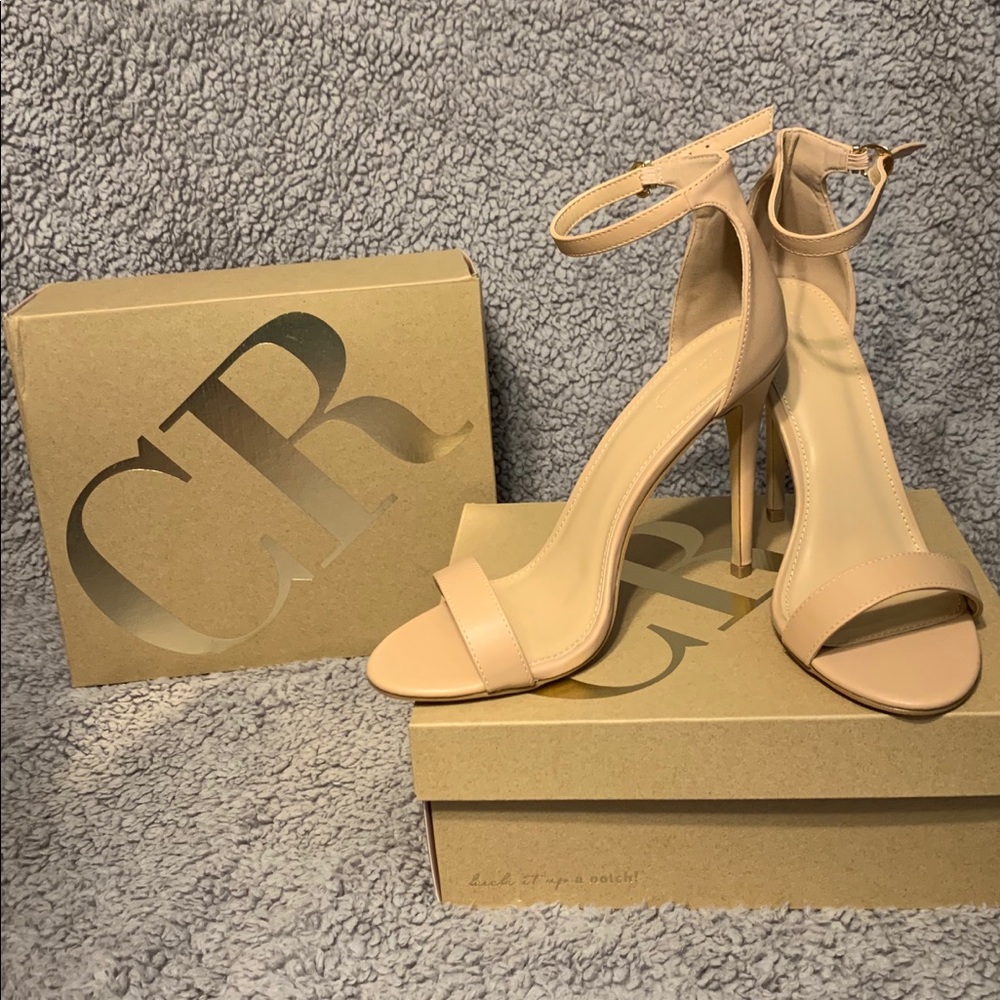 Strap heel